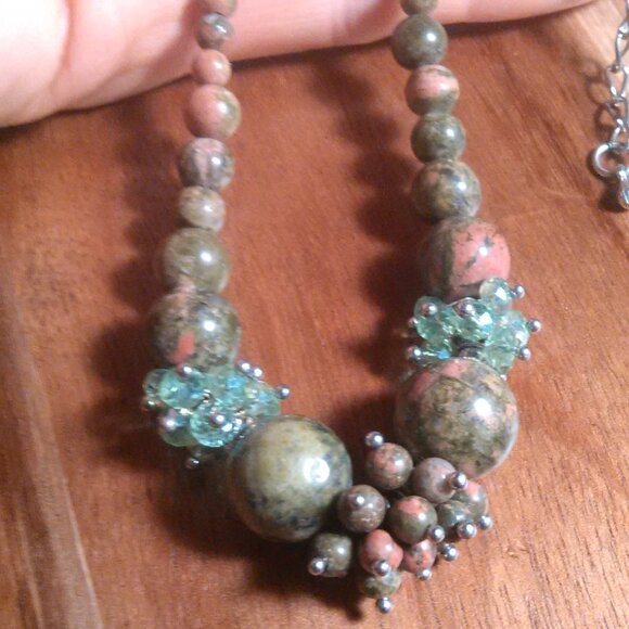 Unakite and Green Crystal Silvertone Beaded Necklace - Picture 10 of 12